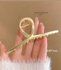 13.5CM Extra Large Coat Hanger Design Hair Claw – Stylish Metal Hair Clip